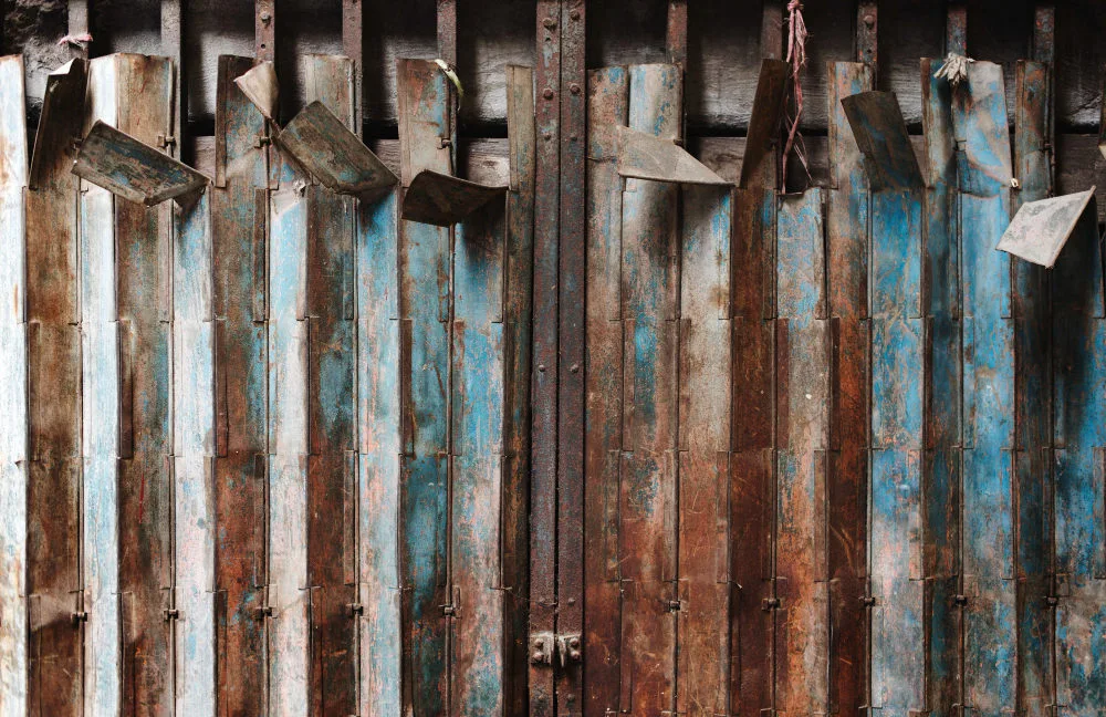 Puerta vieja y oxidada Puerta vieja y oxidada